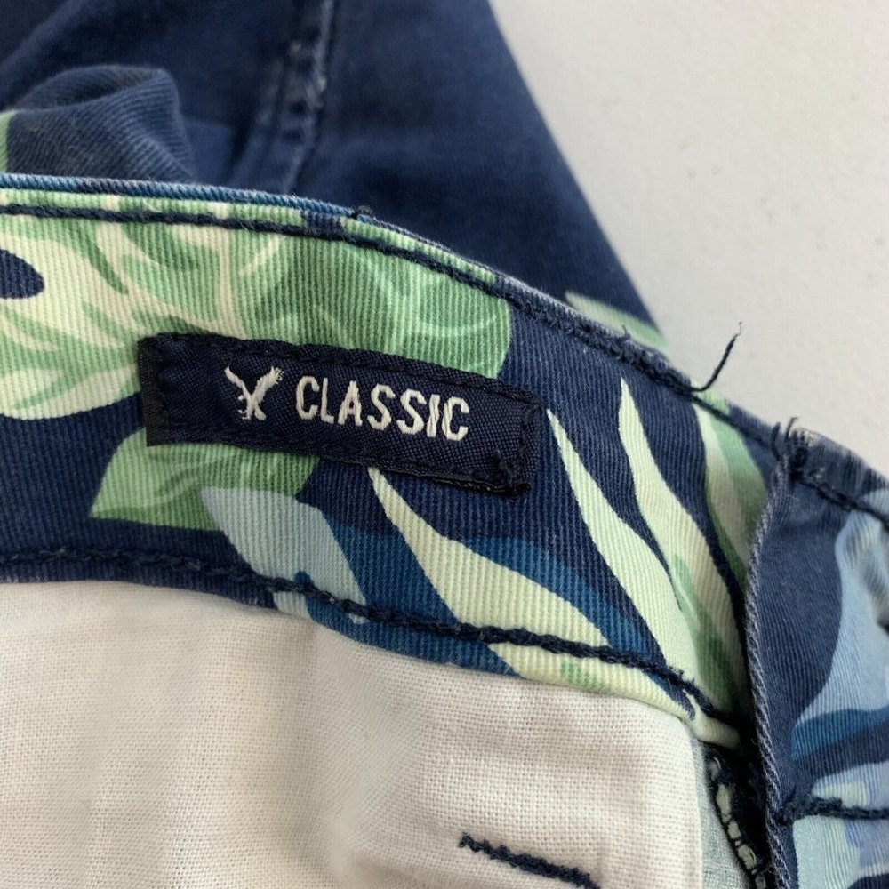 American Eagle Mens 30 x 9" Classic Fit Khaki Chino Shorts Hawaiian Floral Blue - Picture 7 of 7